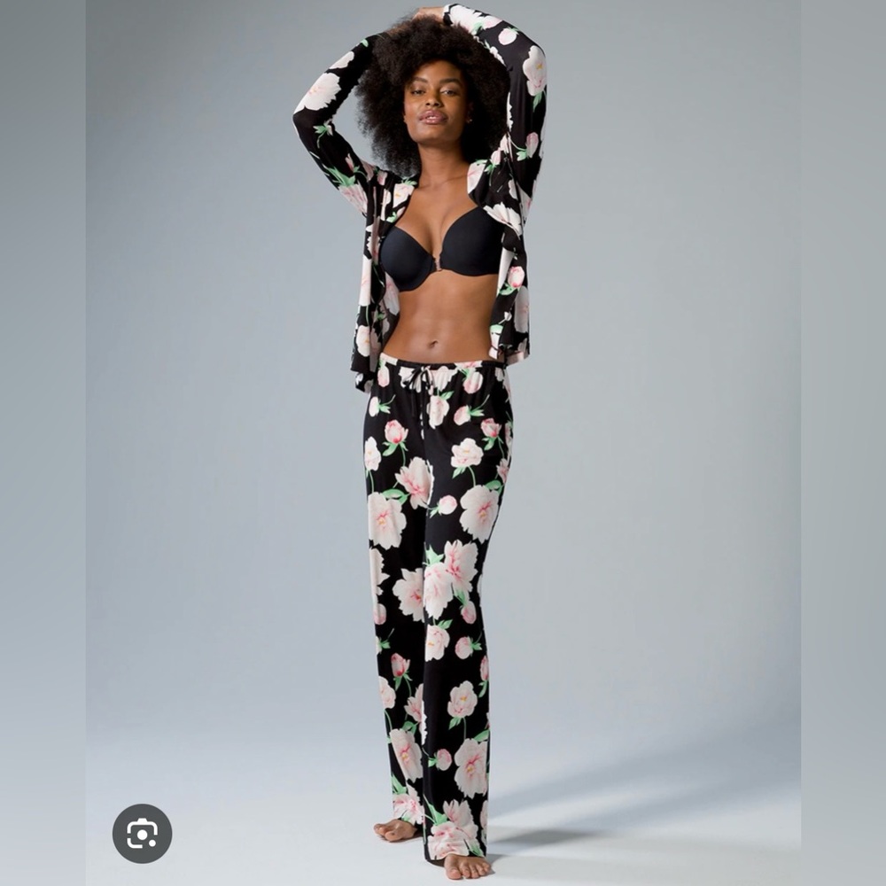 Some cool nights pajama set in pretty peony black!